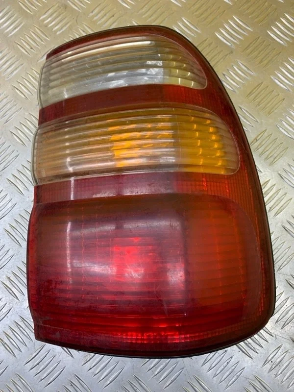 Фонарь задний правый Toyota Land Cruiser (100) 1998-2007 2001 8155060560