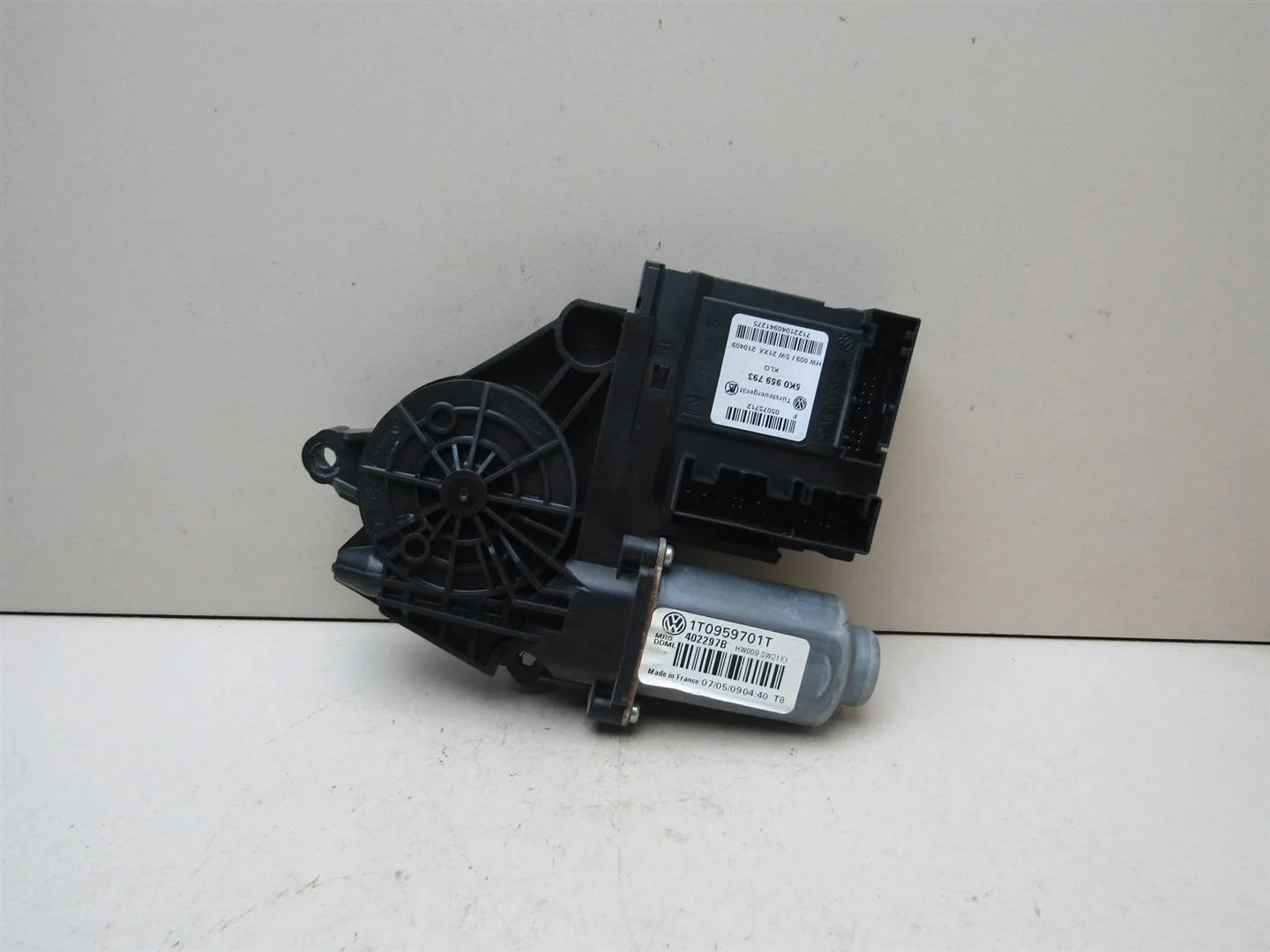 Моторчик стеклоподъемника Skoda Octavia (A5 1Z-) 2004-2013  [1T0959701T]  в Вологде