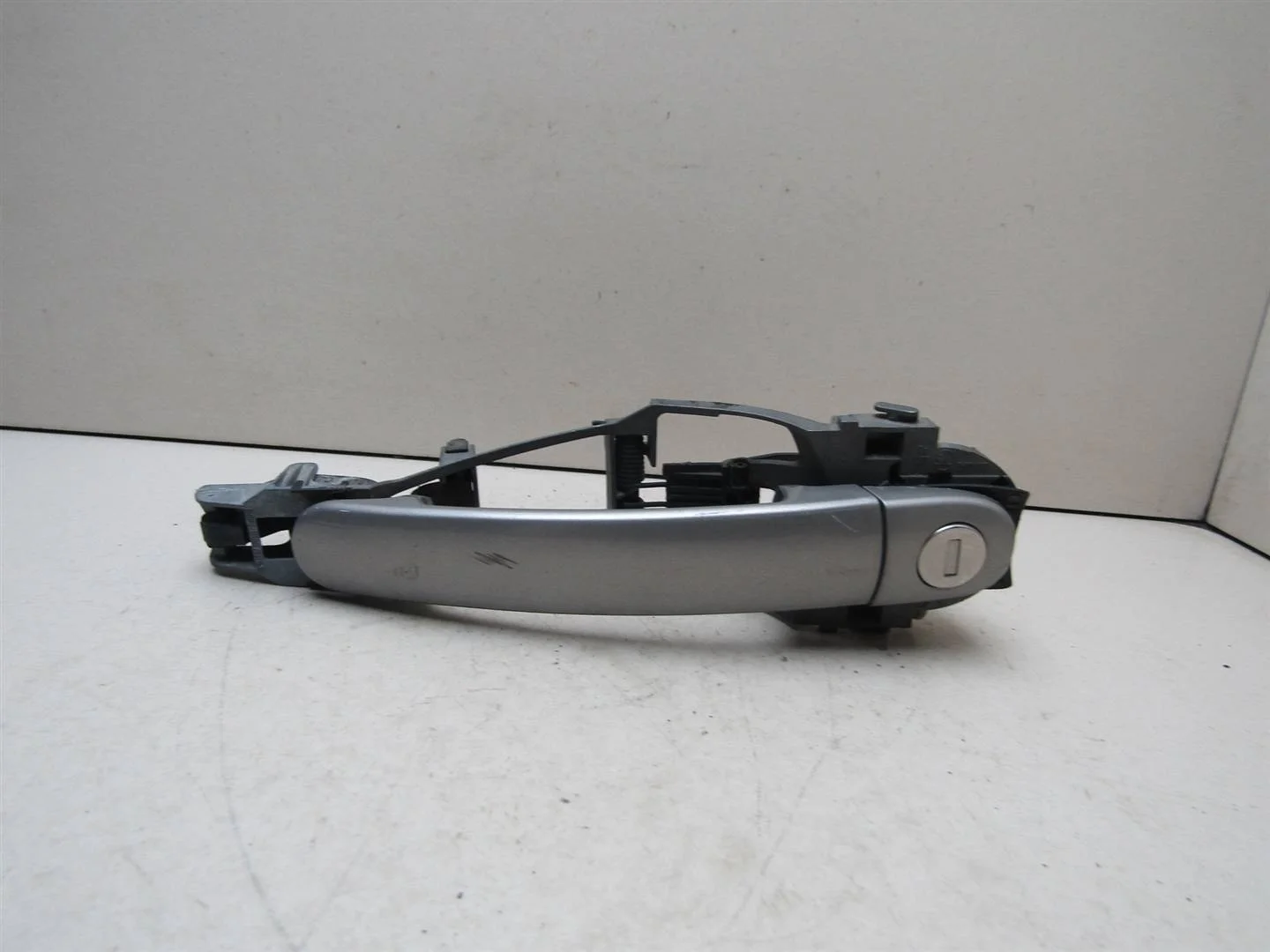 Ручка двери передней наружная левая Skoda Octavia (A5 1Z-) 2004-2013  [1U0837885B]  в Вологде