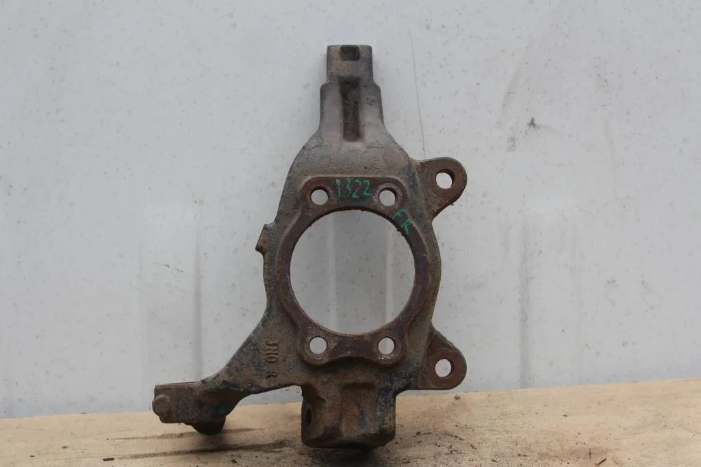 Б.у. кулак поворотный NISSAN TEANA J32 NISSAN TEANA J32