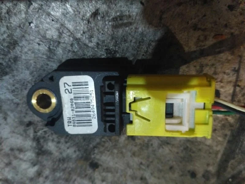Б.у. датчик удара TOYOTA COROLLA ZRE151 TOYOTA COROLLA ZRE151