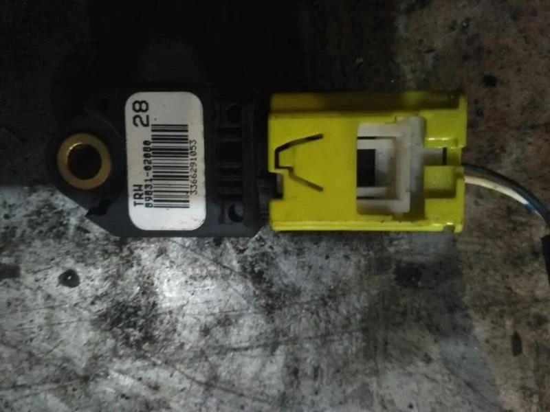 Б.у. датчик удара TOYOTA COROLLA ZRE151 TOYOTA COROLLA ZRE151