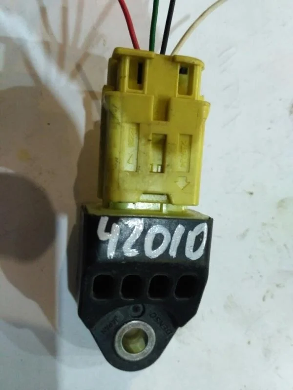Б.у. датчик удара TOYOTA RAV4 ACA30 TOYOTA RAV4 ACA30
