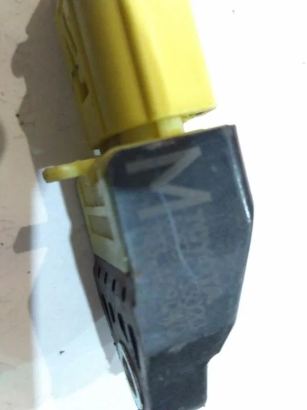 Б.у. датчик удара TOYOTA RAV4 ACA30 TOYOTA RAV4 ACA30