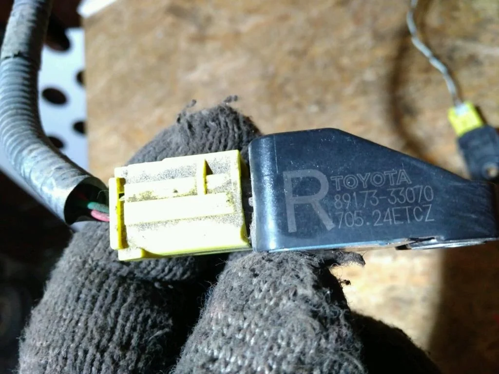 Б.у. датчик удара TOYOTA CAMRY V40 ACV40 TOYOTA CAMRY V40 ACV40