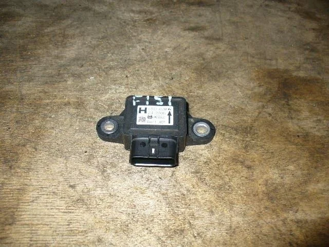 Б.у. датчик курсовой устойчивости NISSAN JUKE F15E NISSAN JUKE F15E