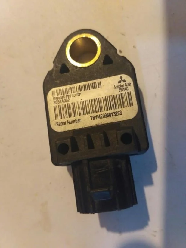 Б.у. датчик удара MITSUBISHI OUTLANDER XL CW6W MITSUBISHI OUTLANDER XL CW6W