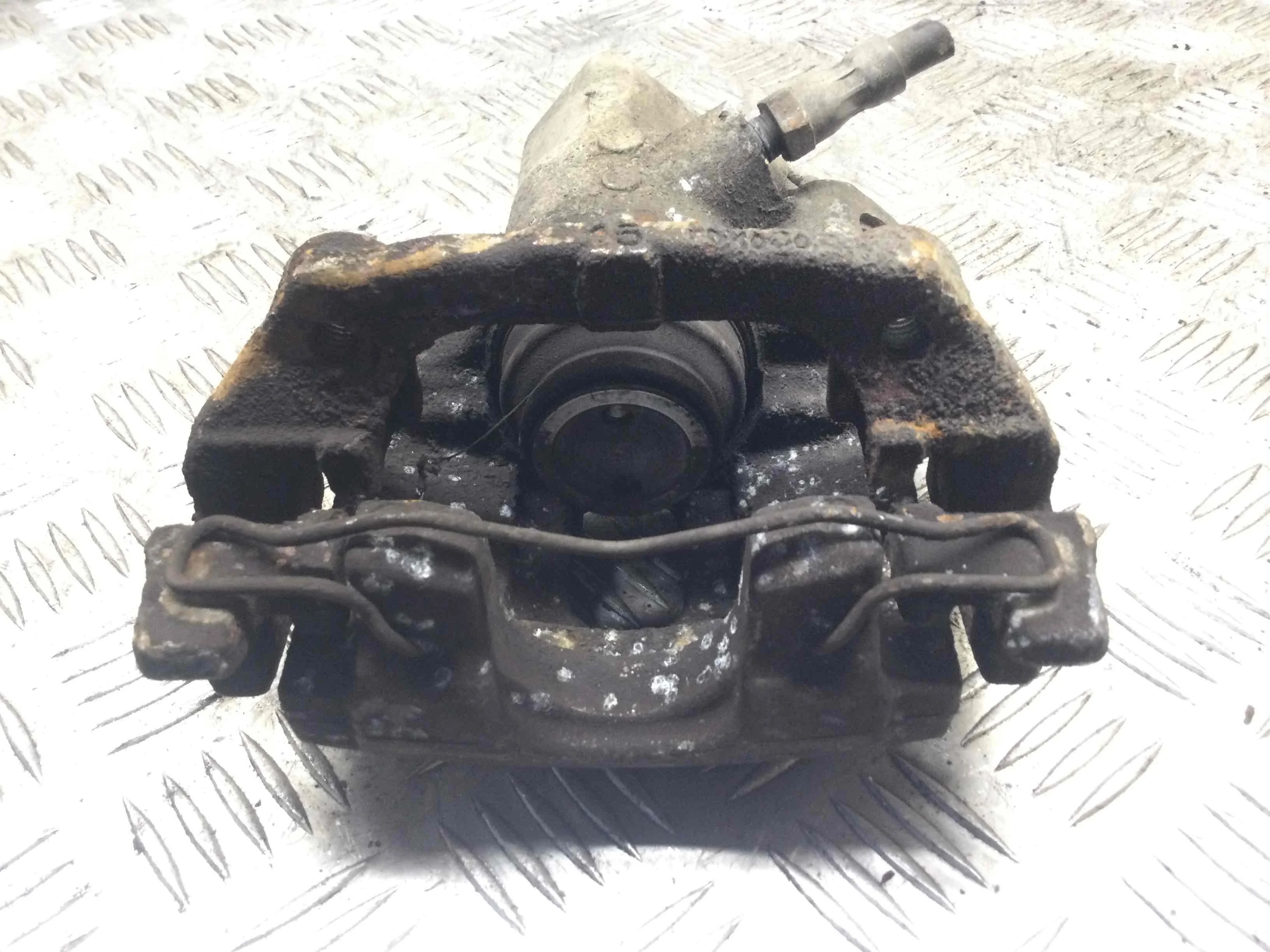 Суппорт задний левый Ford C-MAX 1 поколение (2003-2007) дизель 1.6 TDCi Механика Минивэн