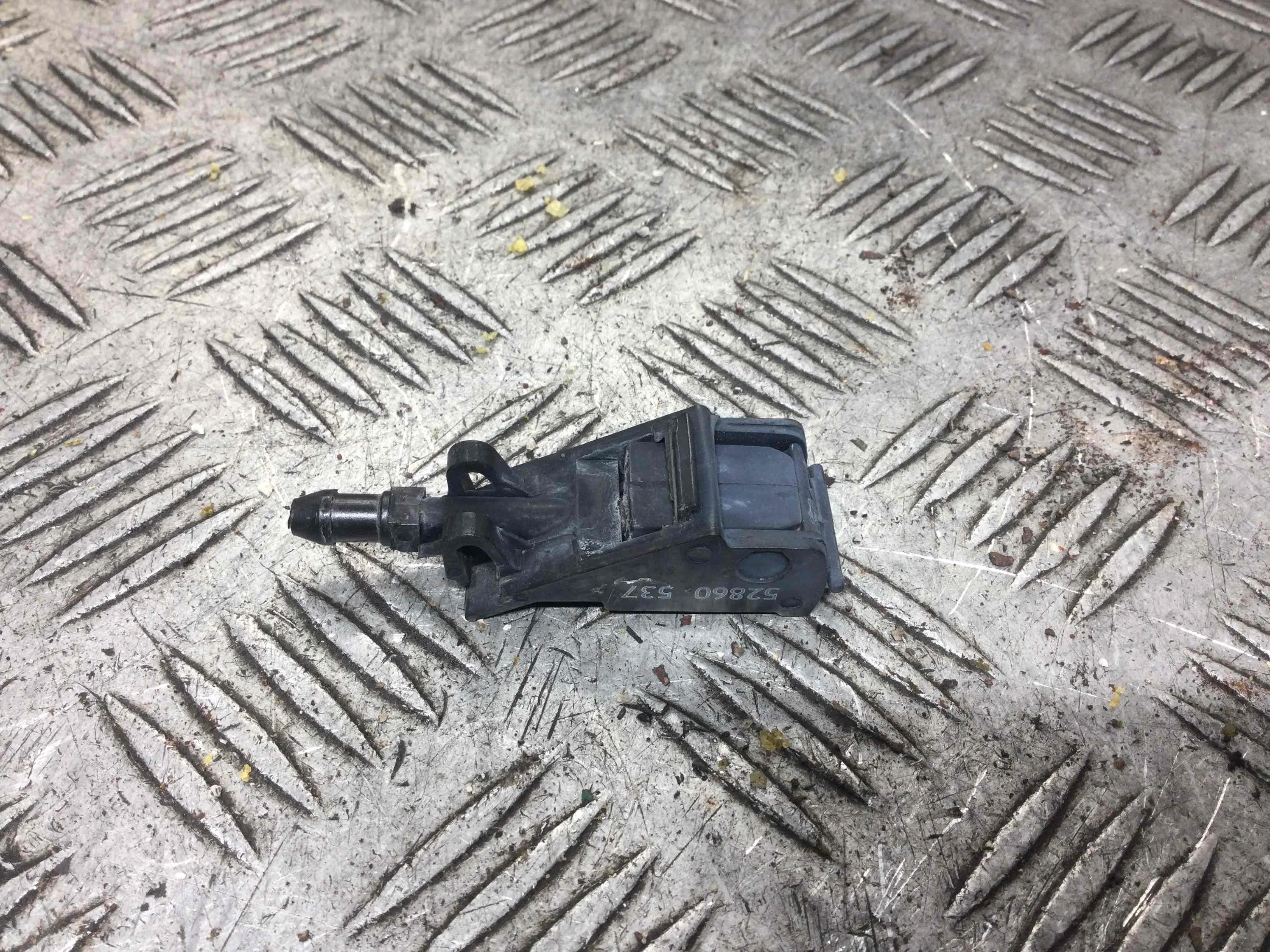 Форсунка омывателя Volkswagen Polo 4 поколение (2001-2005) бензин 1.4 i Механика Х/б