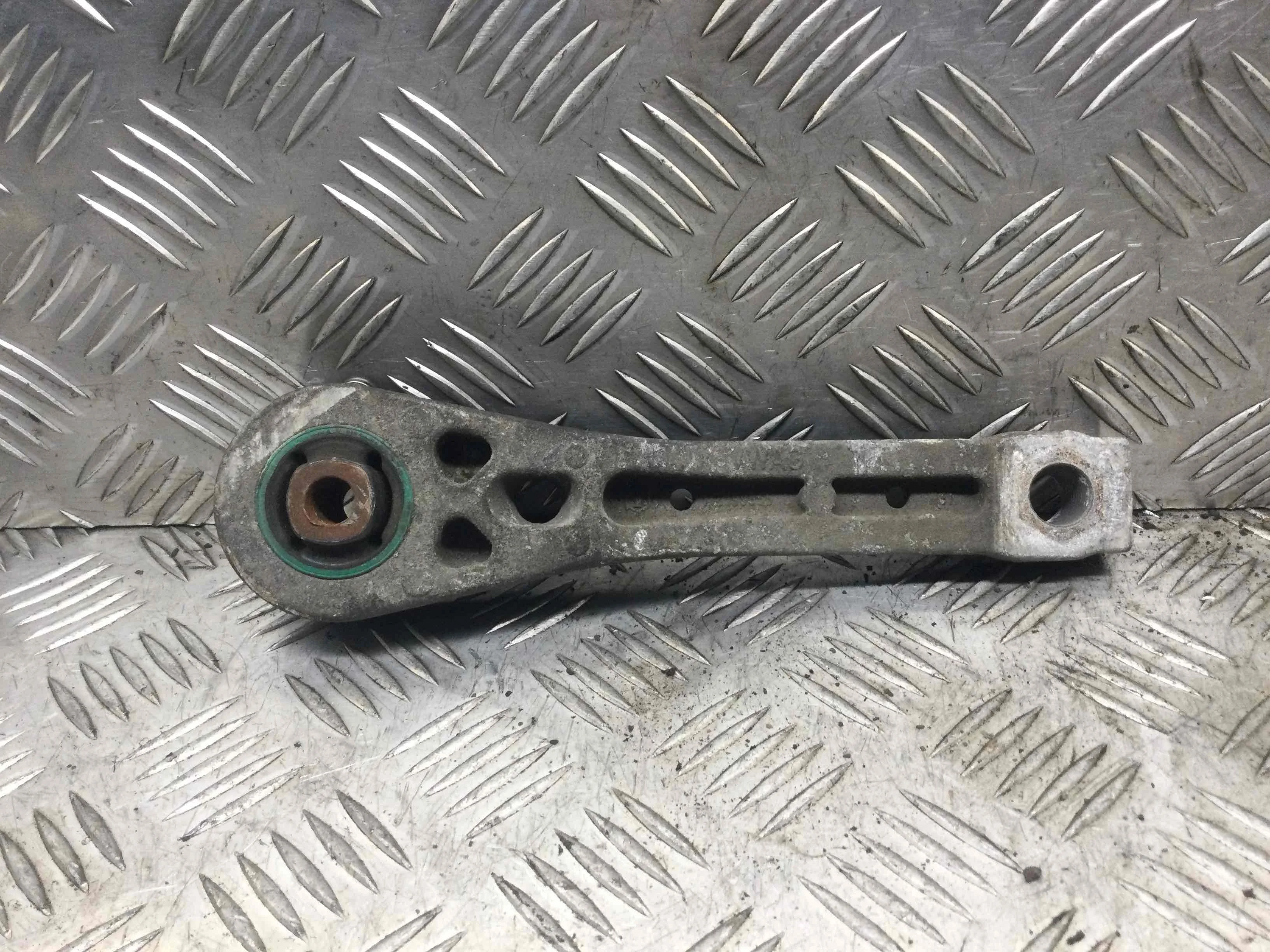 Кронштейн Audi A3 8P/8PA [рестайлинг] (2004-2008) бензин 2.0 FSI Механика Х/б