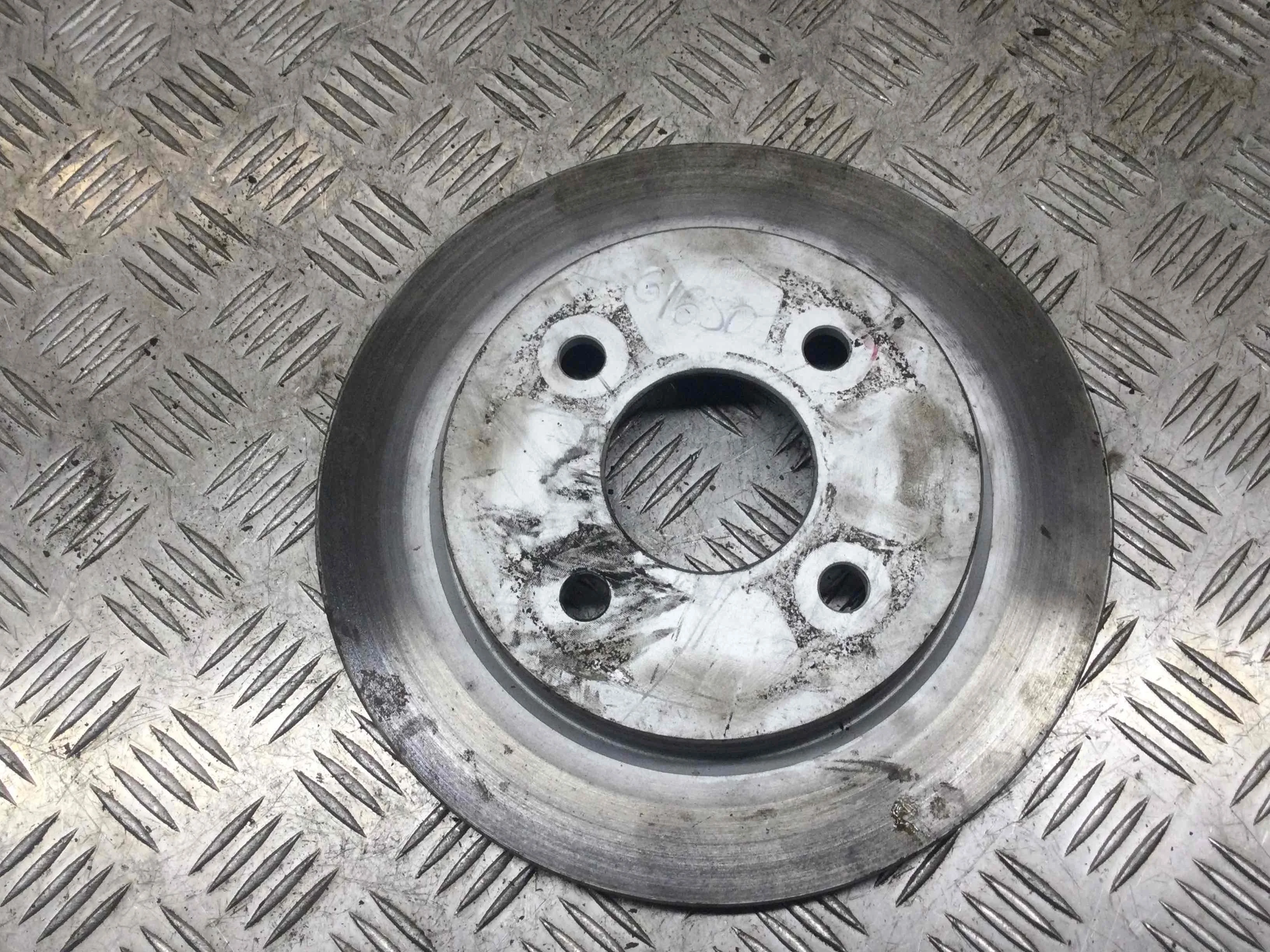 Диск тормозной передний Ford Focus 1 поколение [рестайлинг] (2001-2005) бензин 1.6 i Механика 5-дв, х/б