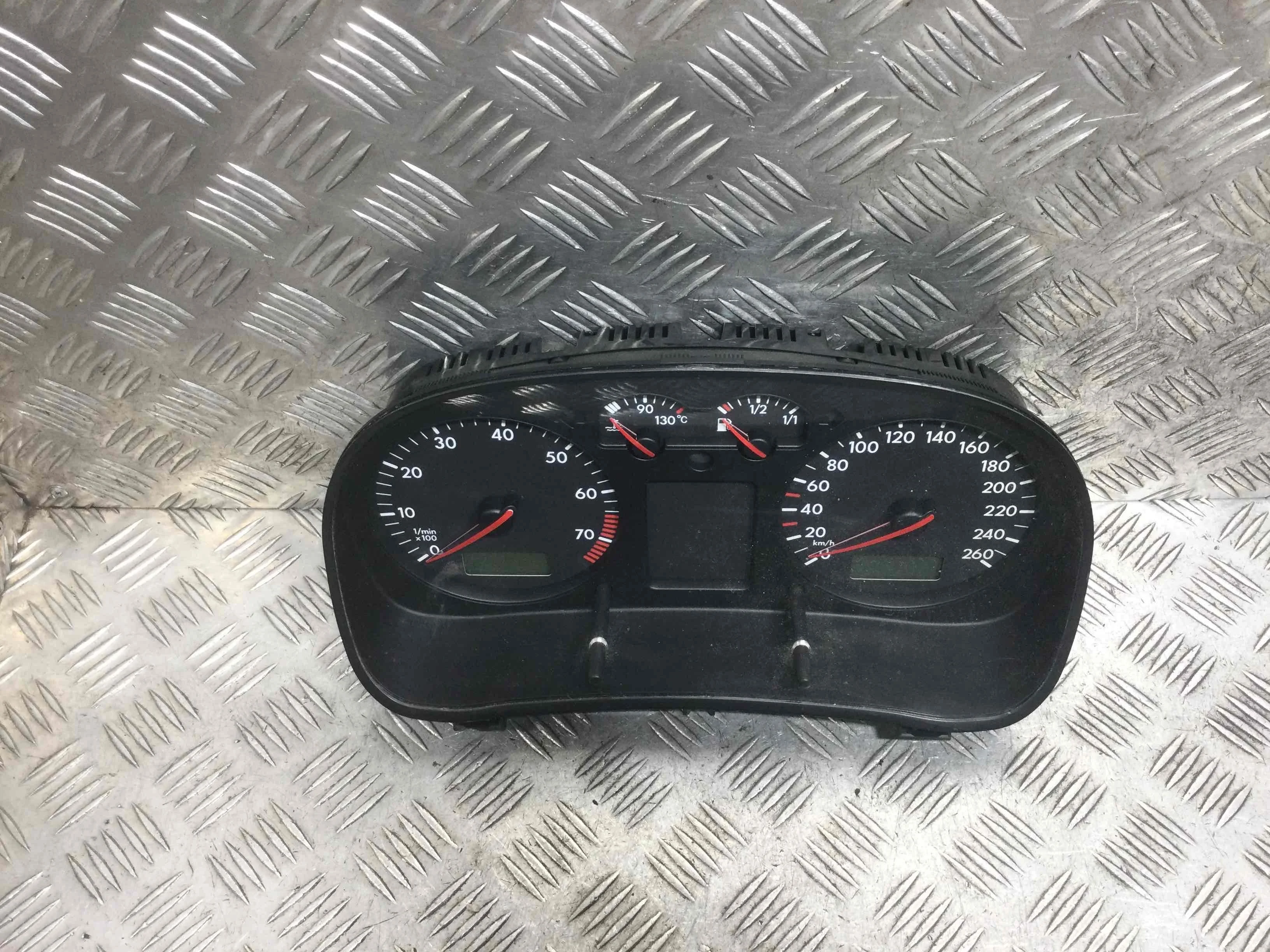 Щиток приборов (приборная панель) Volkswagen Golf 4 поколение (1997-2004) бензин 2.0 i Механика Х/б
