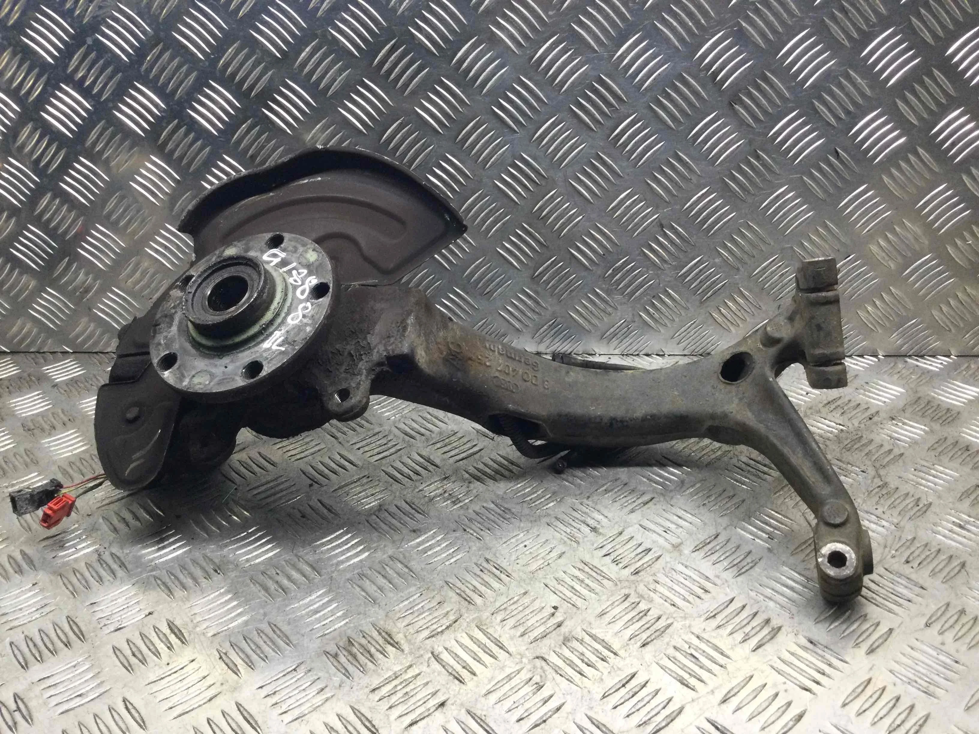 Ступица передняя левая Volkswagen Passat B5 (1996-2000) дизель 1.9 TDI Механика Универсал