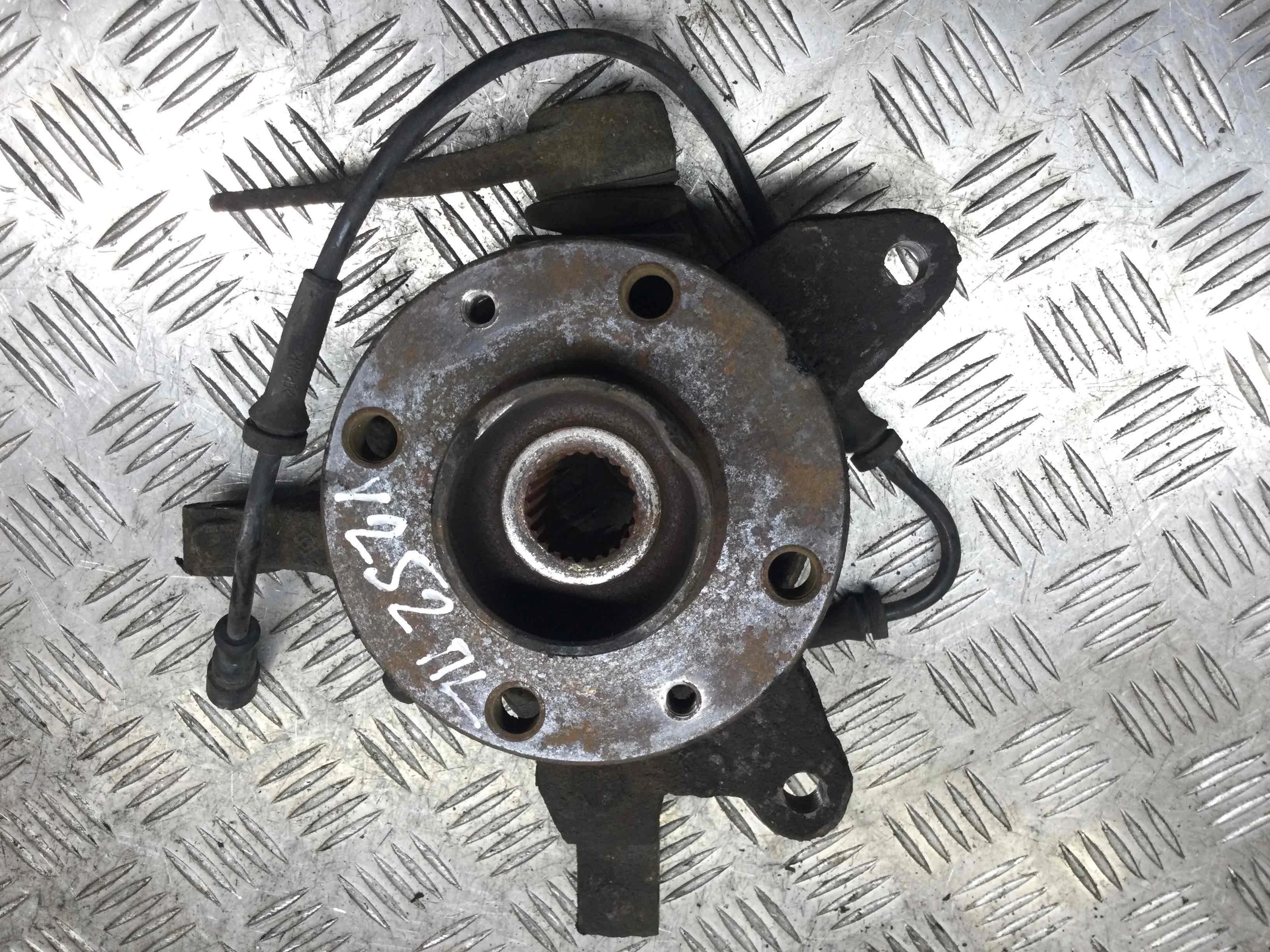 Ступица передняя левая Volkswagen Passat B5 (1996-2000) дизель 1.9 TDI Механика Универсал