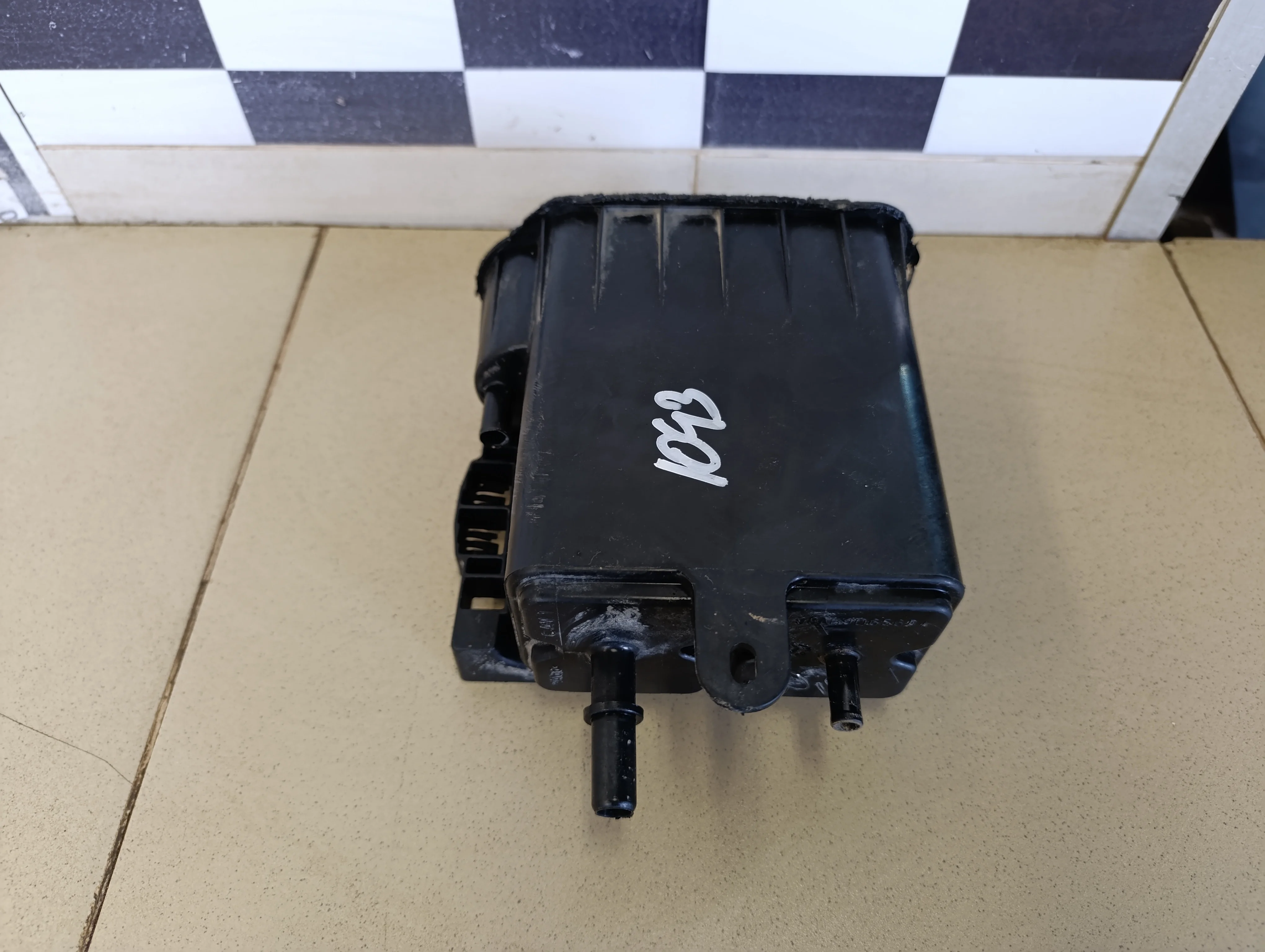 Абсорбер (фильтр угольный)  Focus I 1998-2004