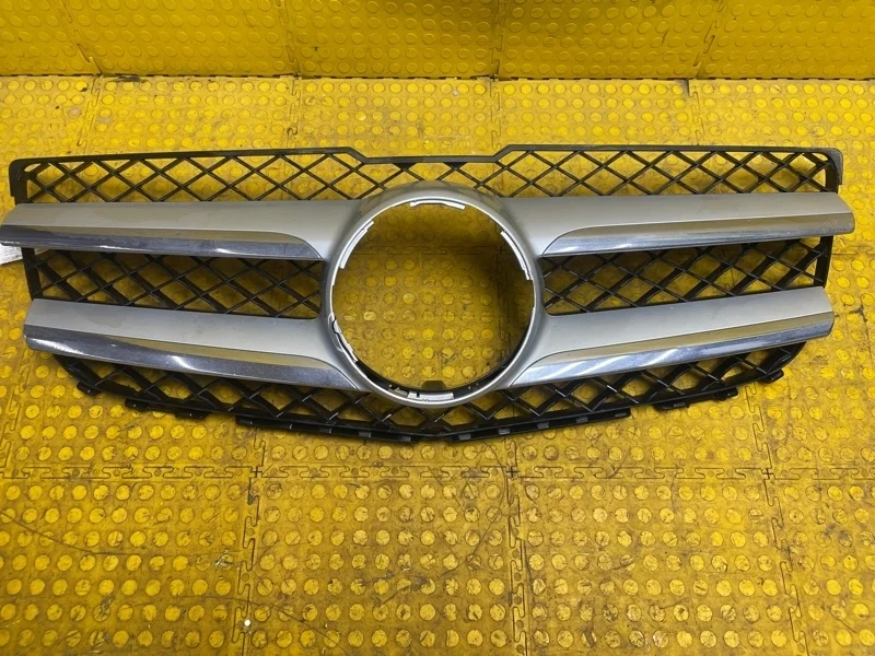 Решетка радиатора Mercedes-Benz Glк-Class 2012 - 2015 A2048802983 X204, передняя