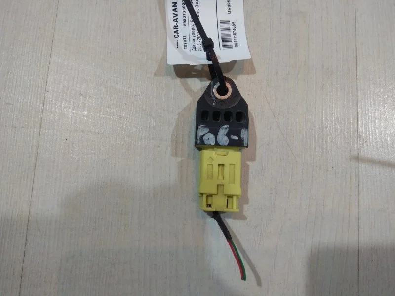 Датчик удара Toyota Rav 4 2006 - 2013 8983133020 XA30, задний правый