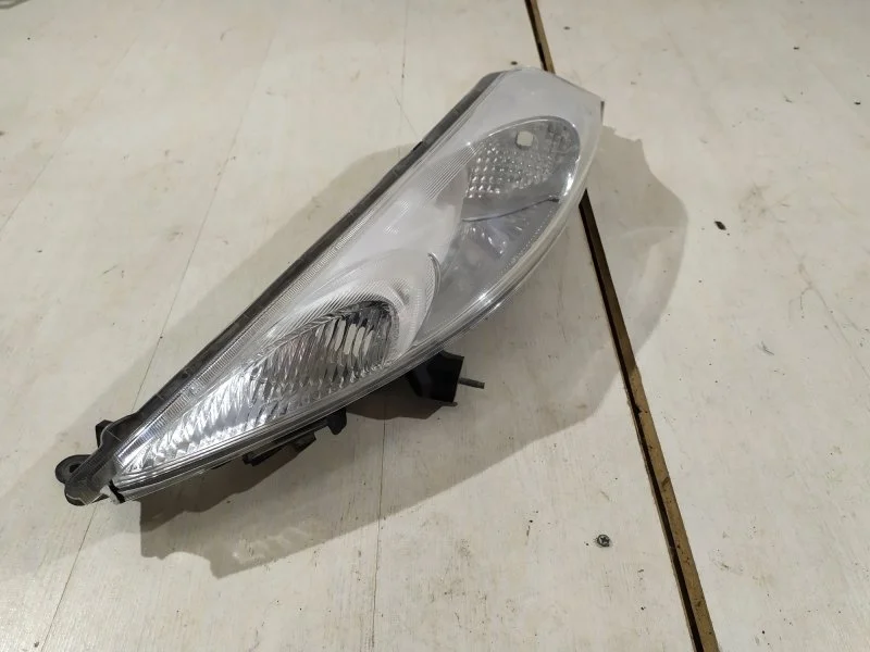 Указатель поворота Nissan Juke 2011 261251KL0C F15, передний левый