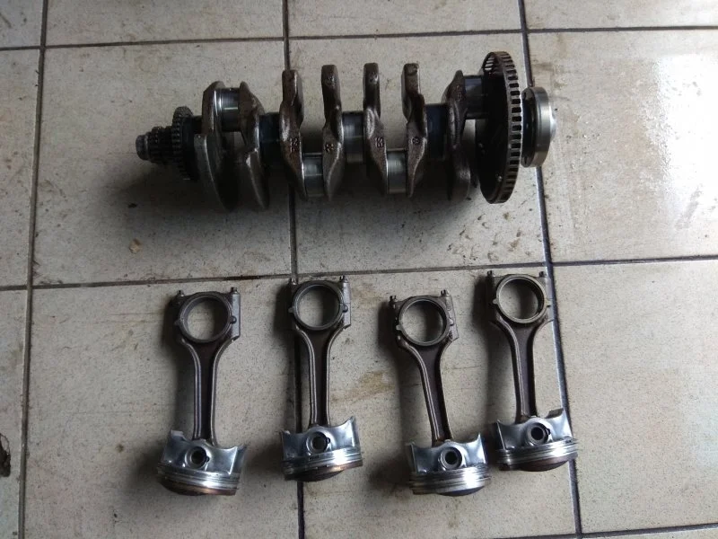 Коленвал Audi A4 2007 - 2015 06H105021D B8 BZB