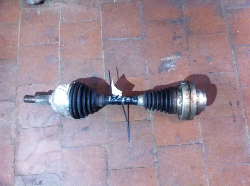 Вал приводной (Полуось) Volkswagen Touareg 2002 - 2010 7L6407271D, передний