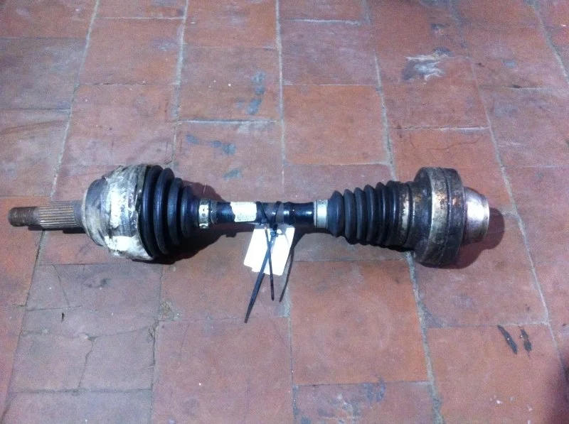 Вал приводной (Полуось) Volkswagen Touareg 2002 - 2010 7L6407271D, передний