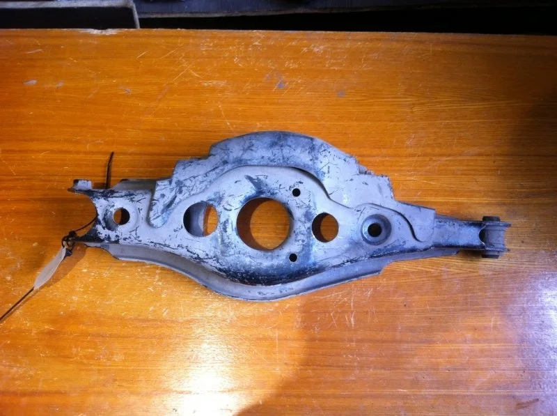 Рычаг подвески Toyota Rav 4 2006 - 2013 4873042050 XA30, задний правый