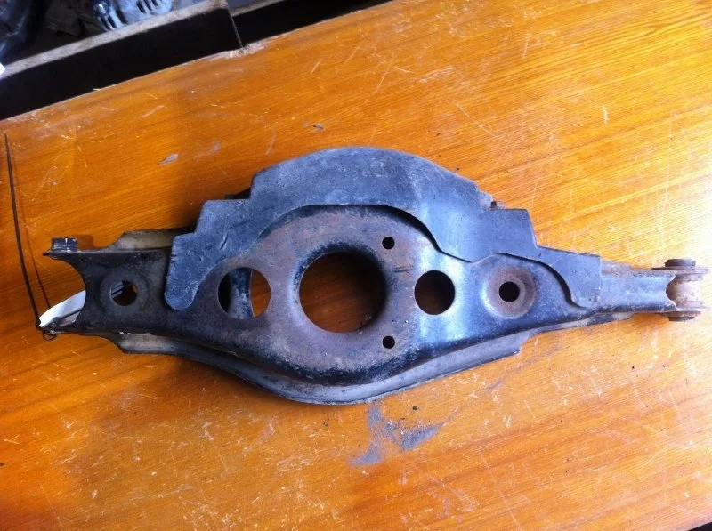 Рычаг подвески Toyota Rav 4 2006 - 2013 4873042050 XA30, задний правый