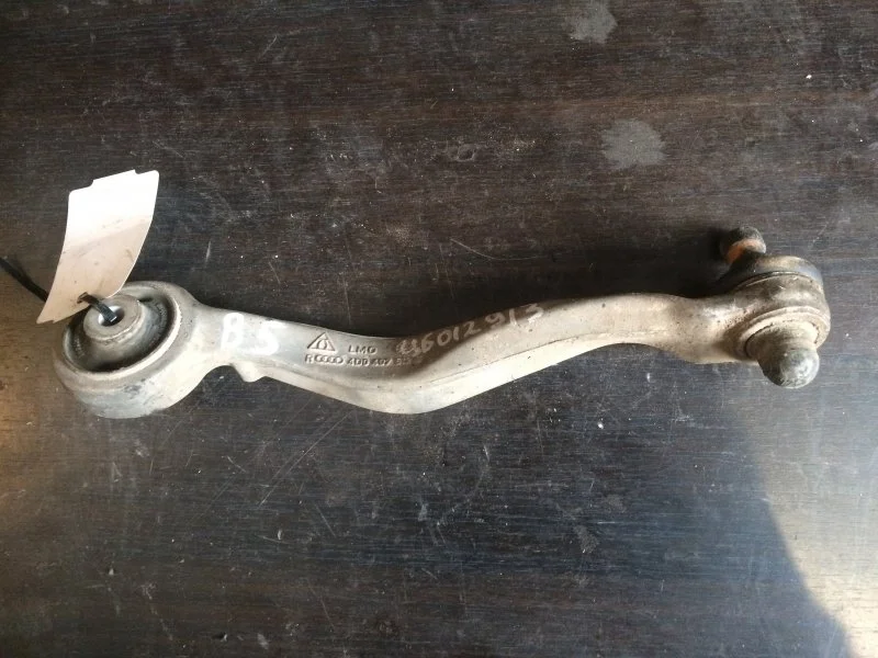 Рычаг подвески верхний Volkswagen Passat 1996 - 2000 8E0407510A B5, передний правый