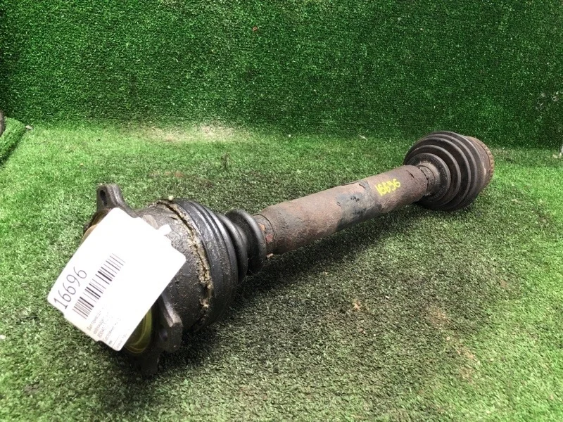 Вал приводной (Полуось) Volkswagen Passat 8D0407271EA B5, левый