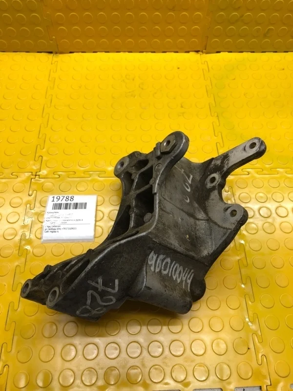 Кронштейн Mitsubishi Lancer 4450A033 X 4B10