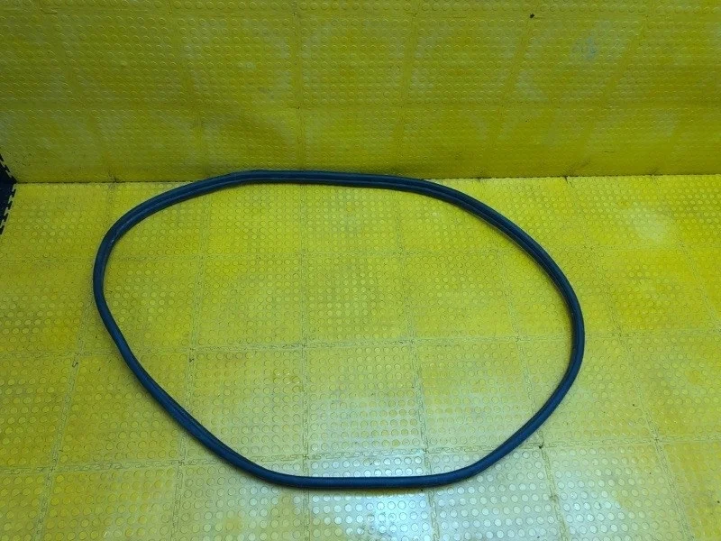 Уплотнительная резинка Renault Logan Stepway 2019 908308888R K7MA812 UF98644