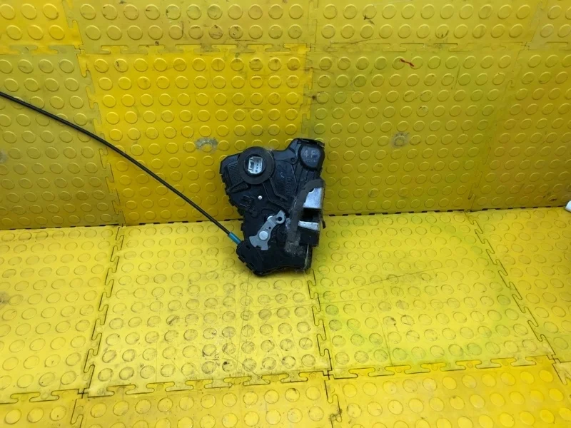 Замок двери Toyota Rav4 6903042221 ACA3, передний правый