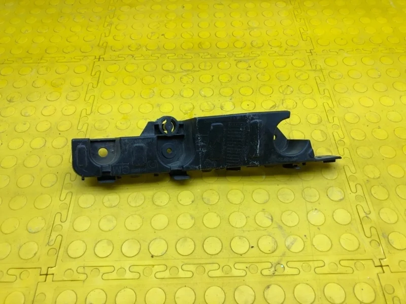 Кронштейн бампера Chevrolet Aveo 95462003 T300, передний правый