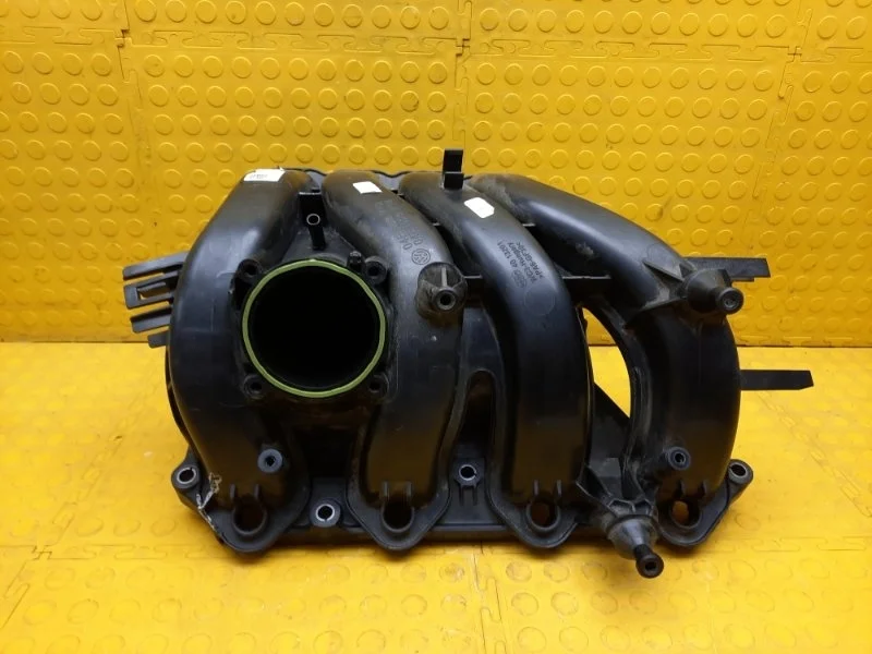 Впускной коллектор Volkswagen Polo 2020 04E129712G CWV790487