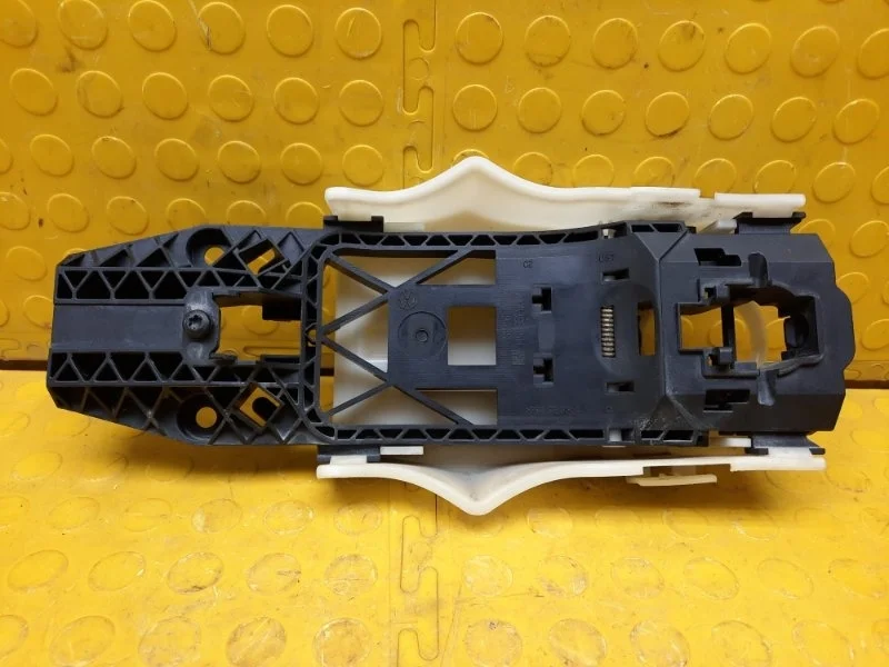Кронштейн ручки двери Skoda Kodiaq 2019 5N0839885H DBGC038260