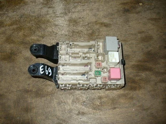 Б.у. блок предохранителей салонный TOYOTA COROLLA ZRE151 TOYOTA COROLLA ZRE151