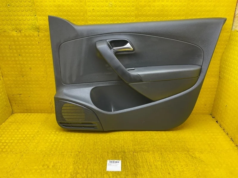 Обшивка двери Volkswagen Polo 2019 6RU867012G CWV741440, передняя правая