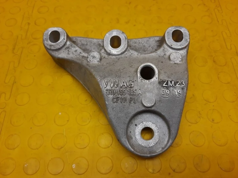 Кронштейн опоры двигателя Volkswagen Polo 2019 6R0199185A CWV741440