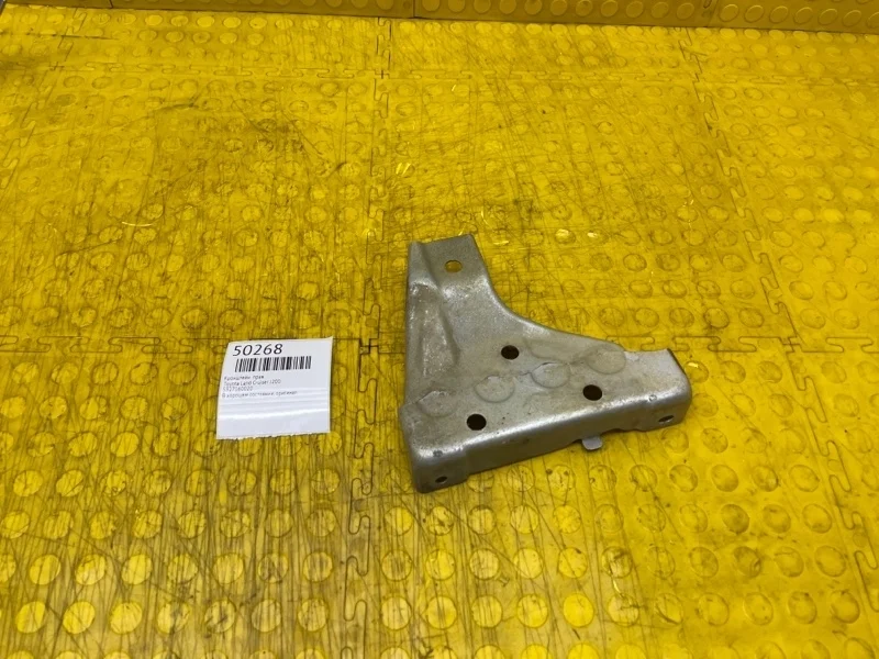 Кронштейн Toyota Land Cruiser 5327160020 J200, правый