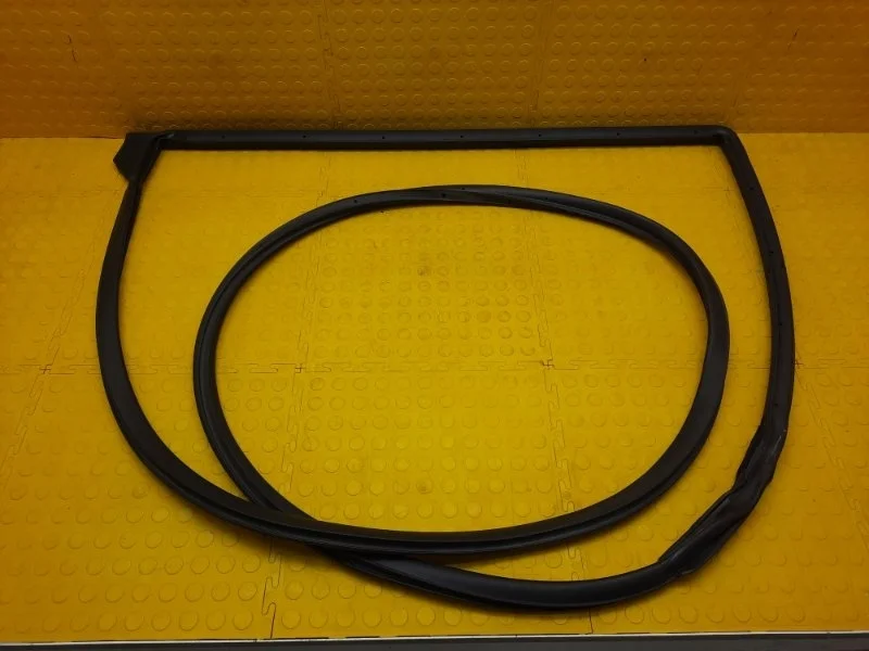 Уплотнитель двери Toyota Land Cruiser Prado 2016 6787160130 GDJ150 1GD8125212, задний правый