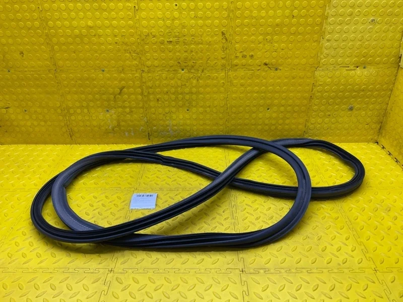 Уплотнитель крышки багажника Nissan X-Trail 2019 908306FL0A T32 QR25