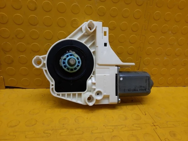 Стеклоподъемник Volkswagen Touareg 2011 8K0959802B NF CKDA 002809, передний правый