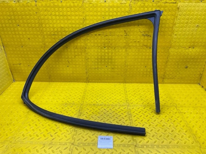 Уплотнитель опускного стекла Mitsubishi Outlander 2018 5705A605 GF0W 4B12 XP2200, передний левый