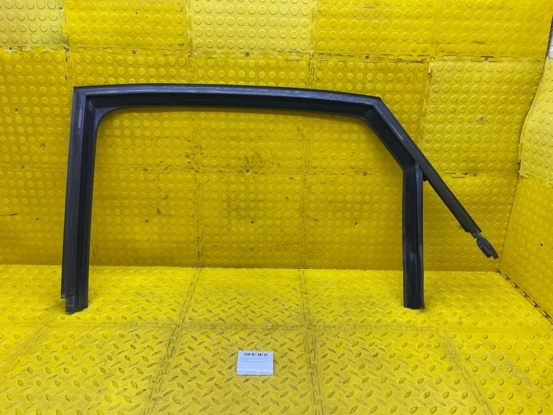 Уплотнитель опускного стекла Volkswagen Polo 2019 6RU839431C 6C1 CWV 630478, задний левый