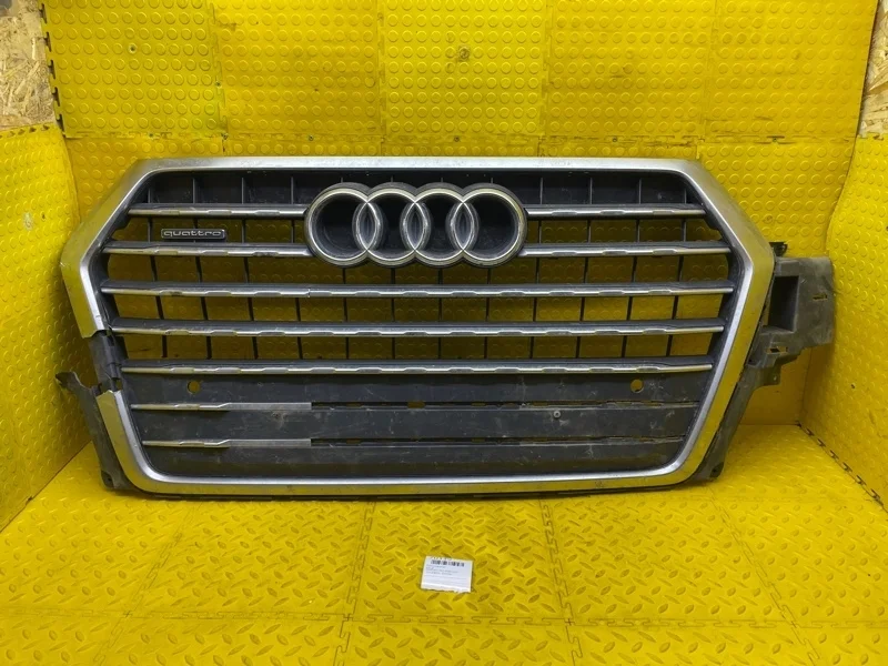Решетка радиатора Audi Q7 4M0853651J
