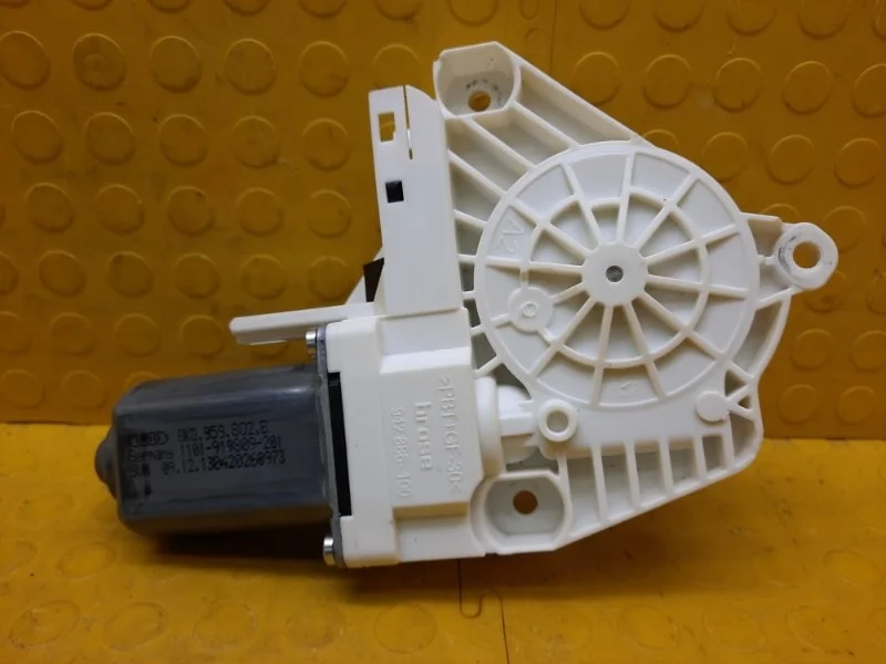 Стеклоподъемник Audi Q5 2014 8K0959802B 8RB CMGB, передний правый