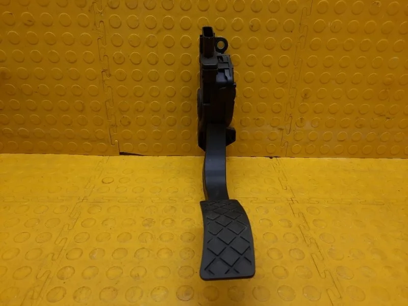 Педаль акселератора Audi Q5 2014 8K1723523A 8RB CMGB