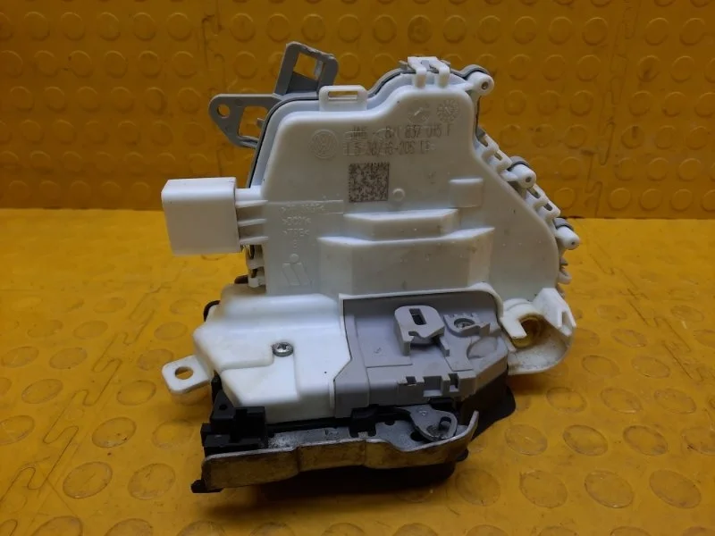 Замок двери Audi Q7 2016 8J1837015F 4MB CVM011957, передний левый