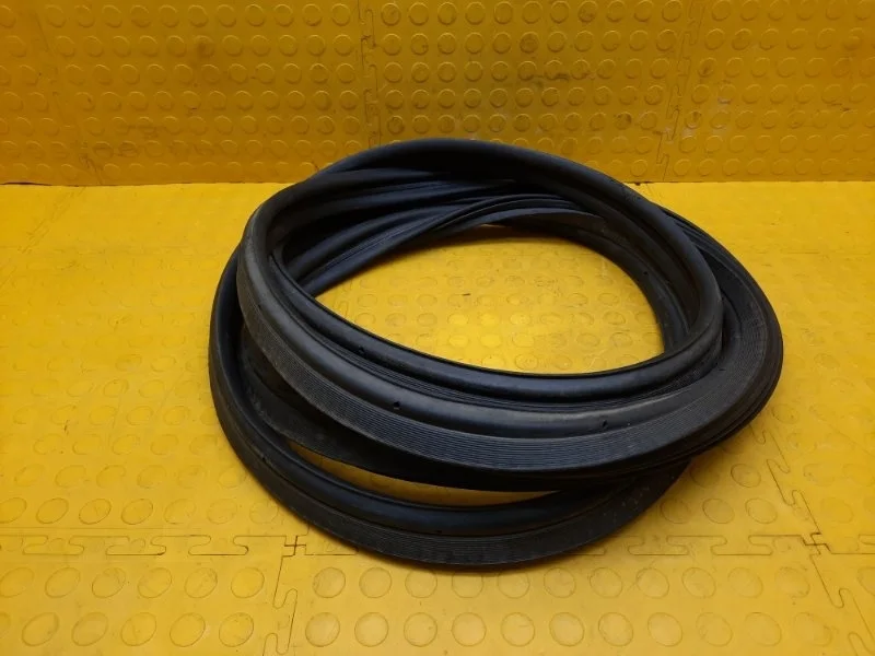 Уплотнитель крышки багажника Mitsubishi Outlander 2021 5815A067 GF2W 4B12 DB2762