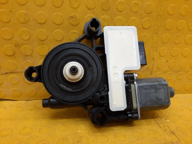 Стеклоподъемник Volkswagen Tiguan 2019 5Q0959812E AD1 DFH, задний правый